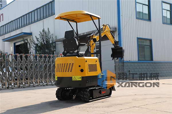 小型挖掘機(jī)