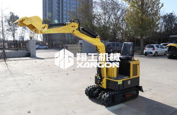小型挖掘機(jī)